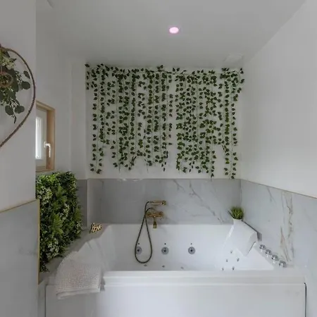 Romantique Balneo Appartement *