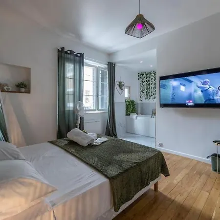 Romantique Balneo Appartement *